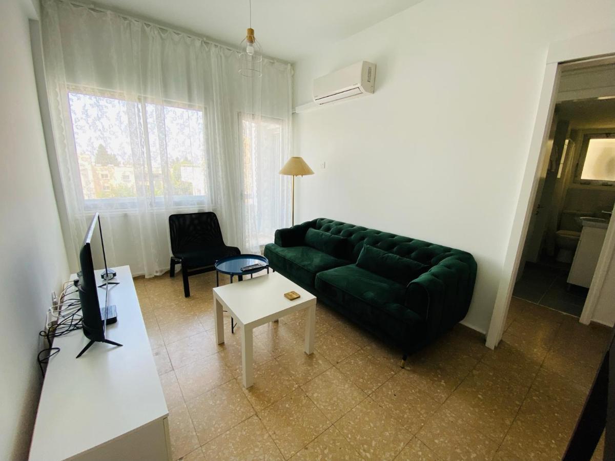 Simple One Bedroom Flat In Engomi Exterior foto